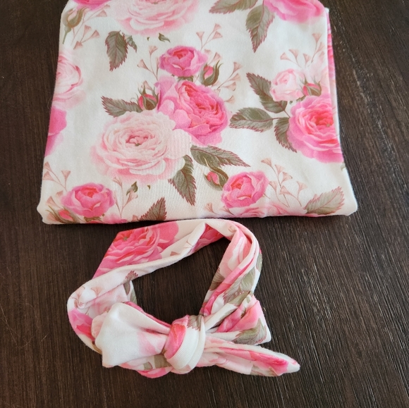 Two swaddling blankets and matching bows - Picture 2 of 3